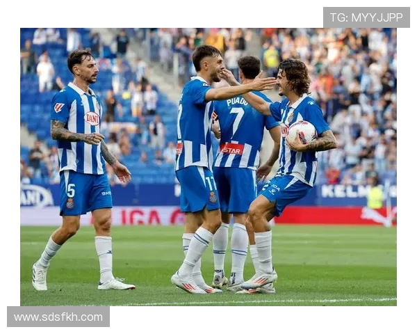 皇家奥维耶多与西班牙人上半场互交白卷攻防激烈未能改写比分