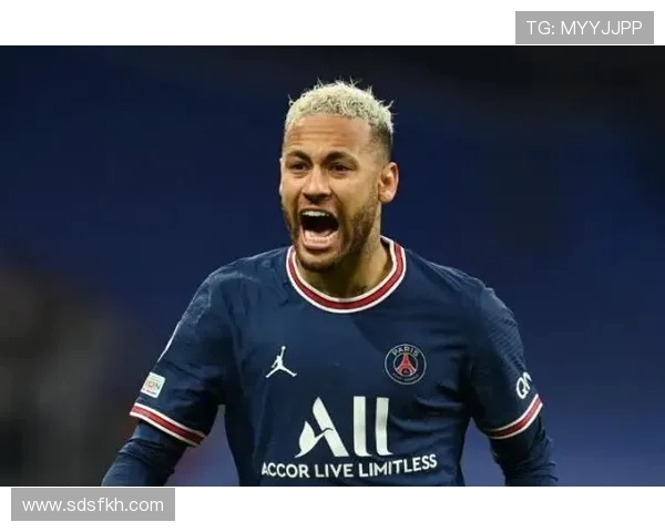 巴黎三叉戟恐怖合体!姆巴佩遭暴铲 内马尔仗义出头